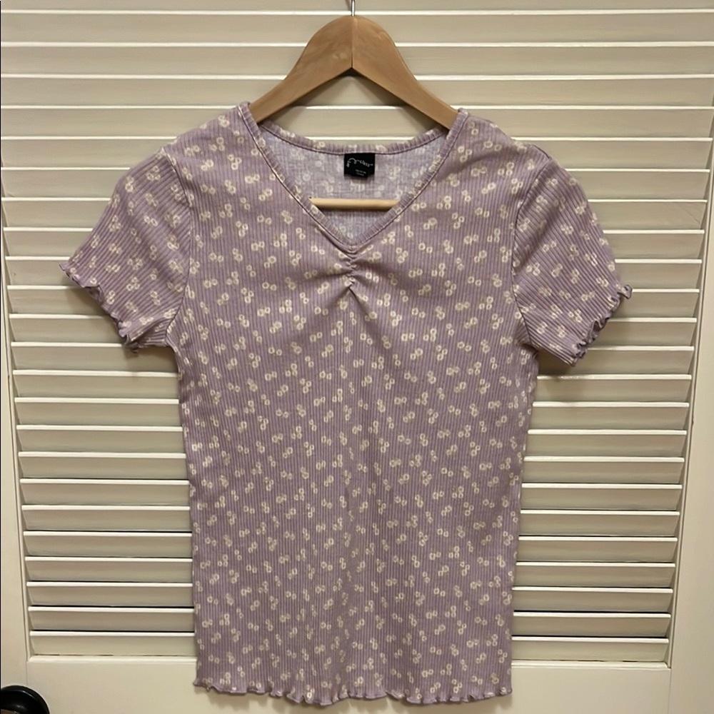 Art Class Tee in Purple and White, Size XLarge, EUC